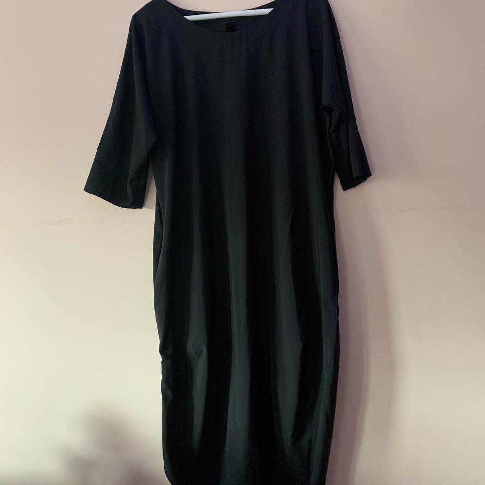 Black long sleeve dress with pockets